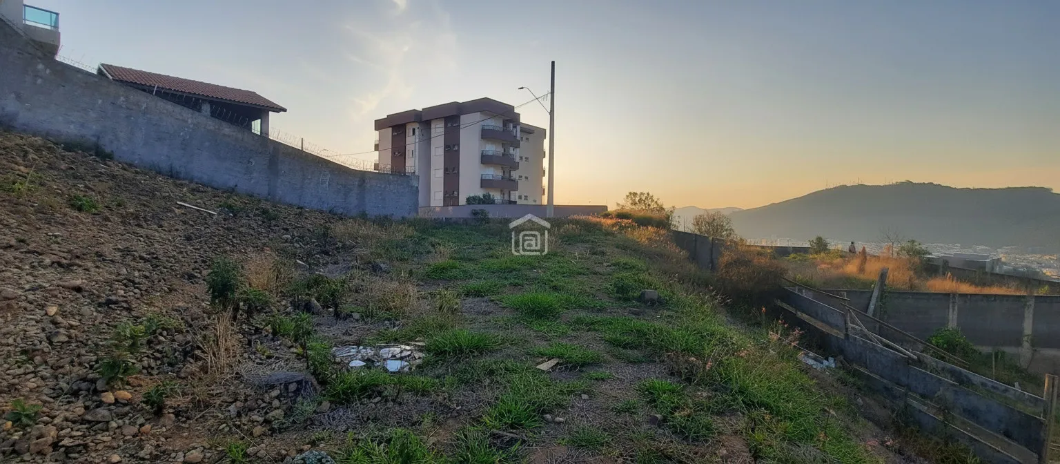 Imagem Terreno 563 m² à venda em Monte Verde, Poços de Caldas