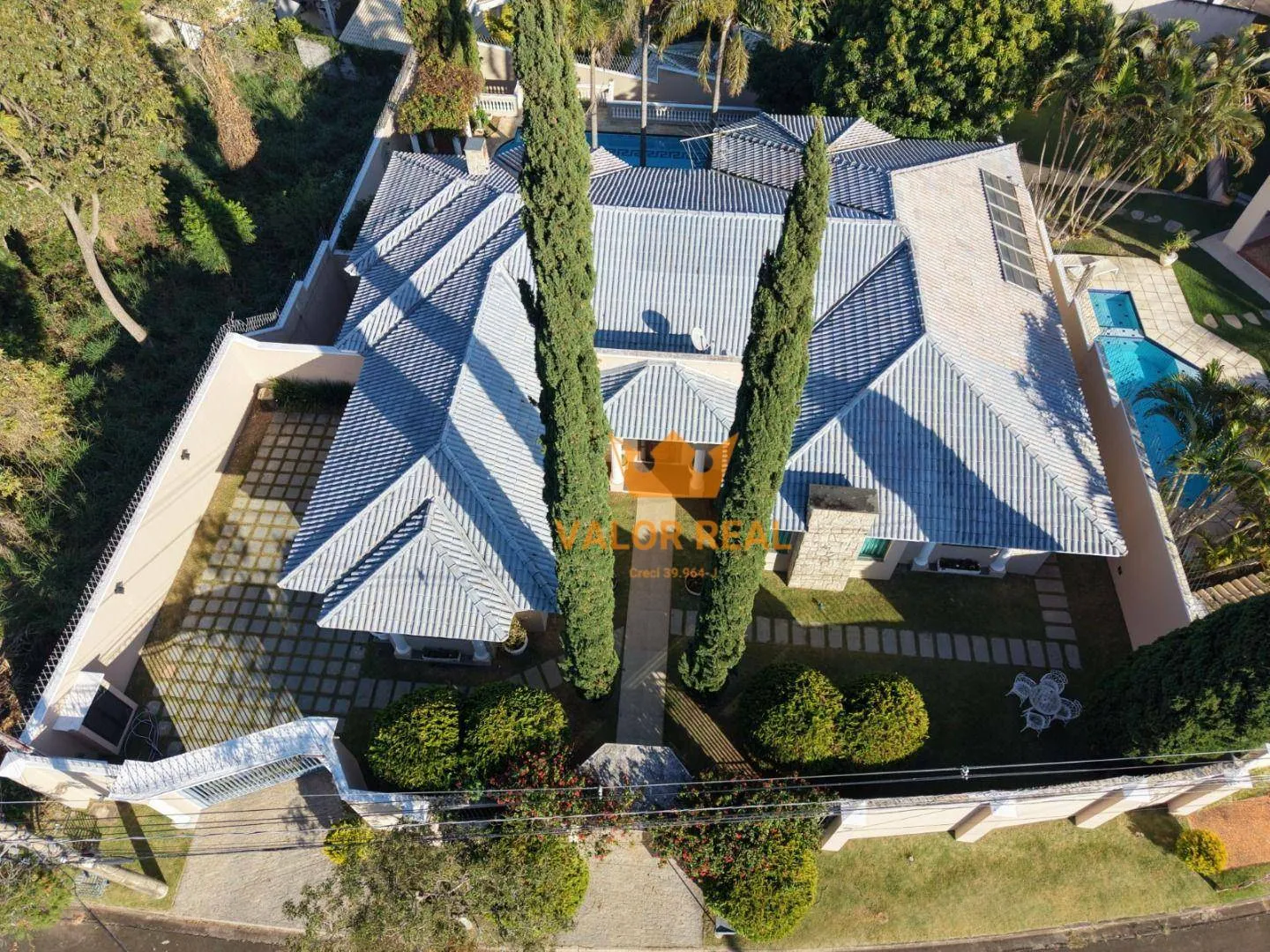 Imagem CASA DE ALTO PADRÃO NO CONDOMÍNIO MALOTA | VISTA PARA A SERRA DO JAPI | 4 SUÍTES