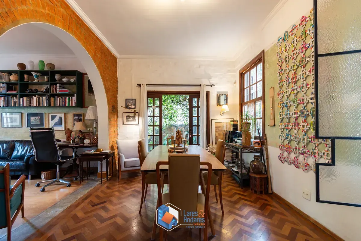Imagem Casa para venda em Pacaembu com 5 quartos, sendo 2 suítes, 400m²