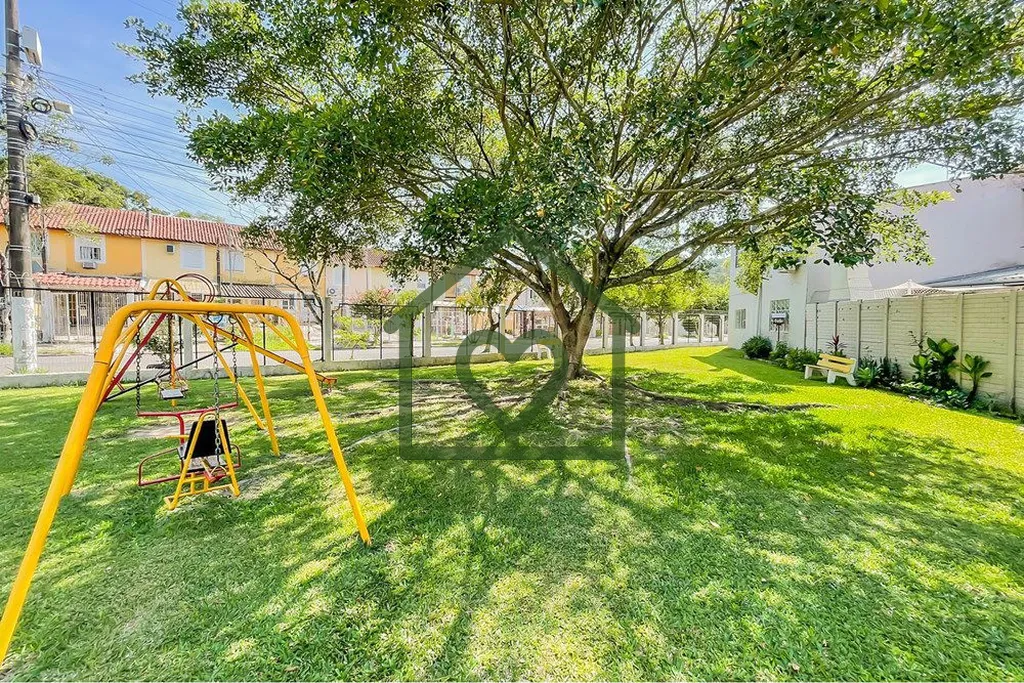 Imagem Casa em condomínio semimobiliada, com 85m² privativos, que combina de forma harmoniosa conforto, f...