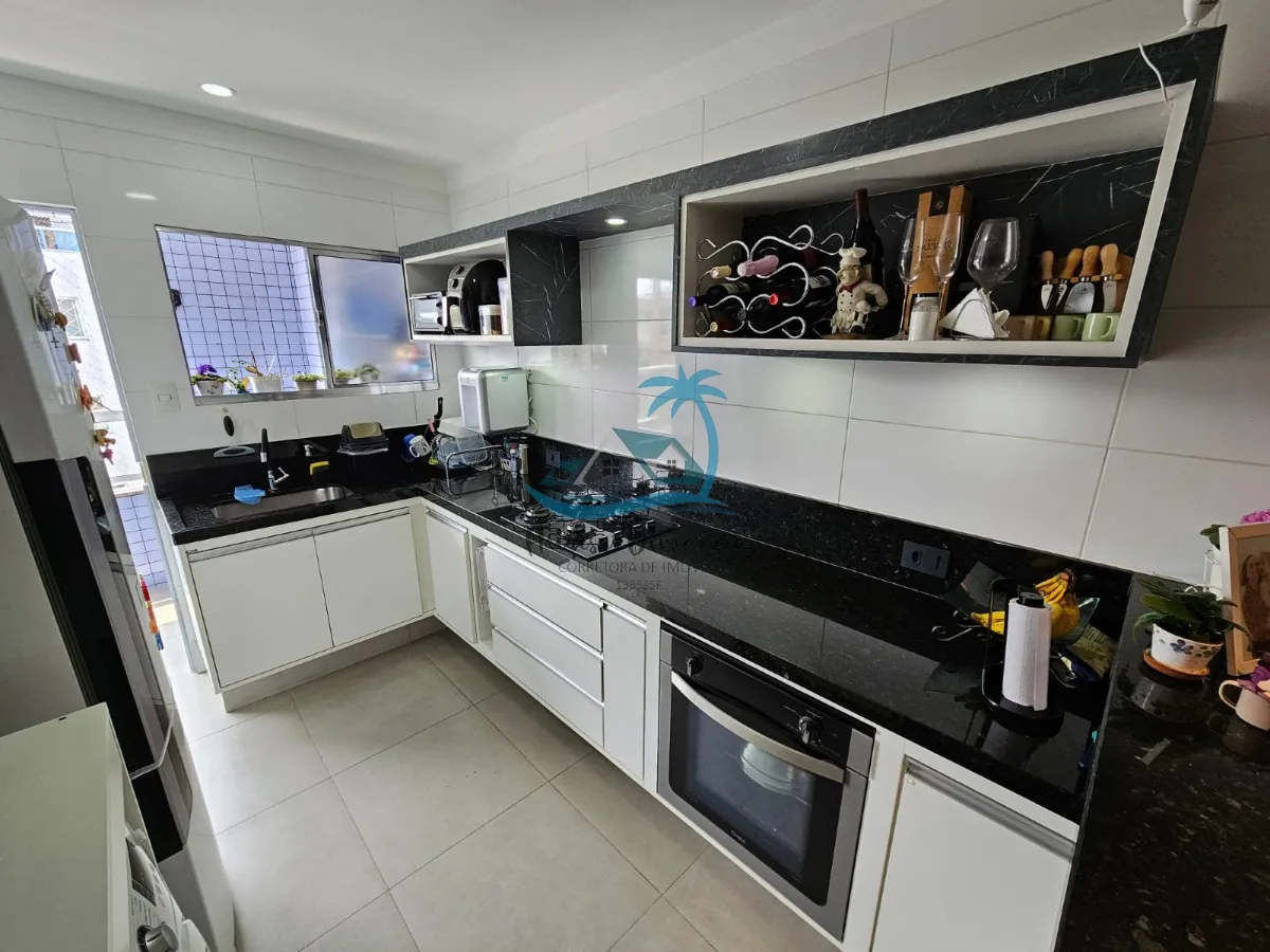 Imagem Belíssima cobertura duplex reformada, com 3 dormitórios, à venda a 350m da orla do Itaguá em Ubatuba.