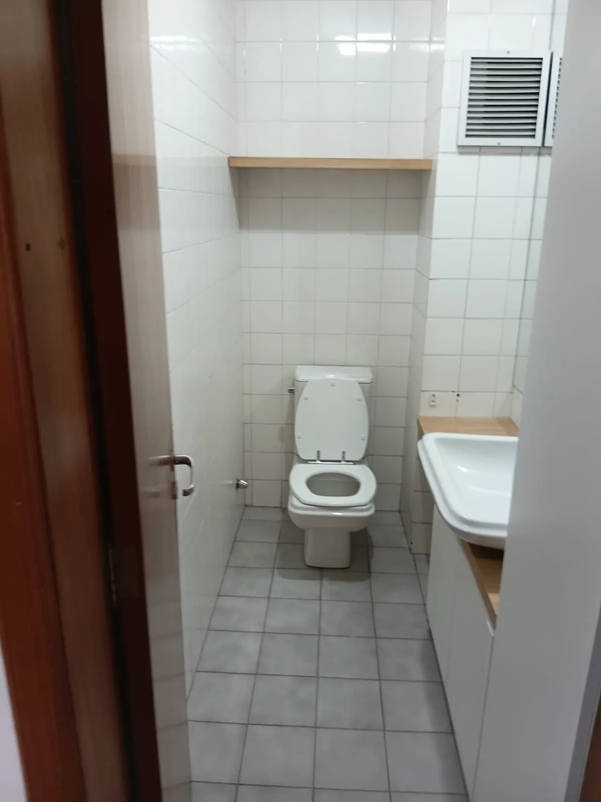 Imagem Vende-se cobertura comercial com Terraço - Moinhos de Vento