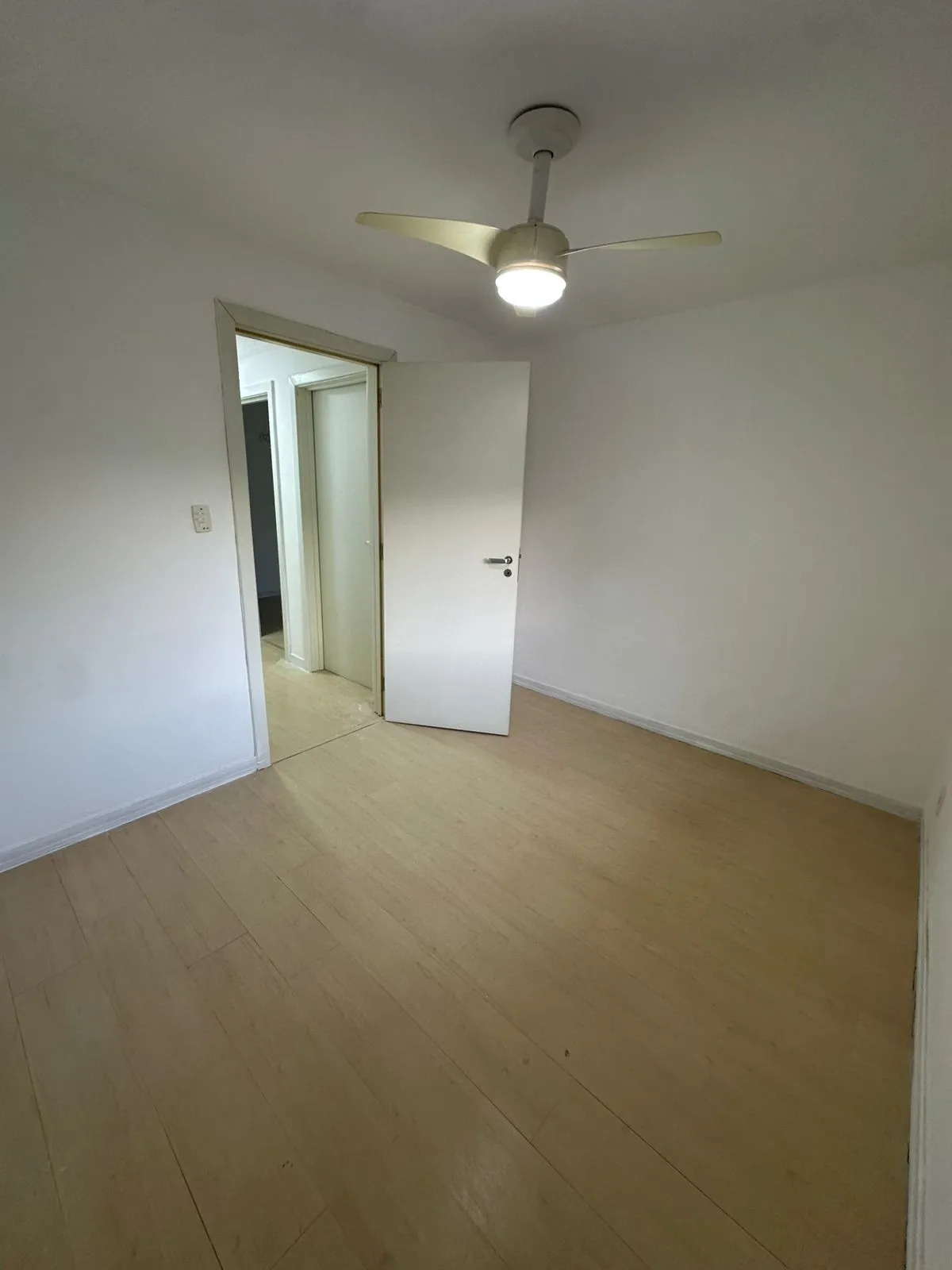 Imagem Apartamento com 3 Quartos, térreo com pátio privativo, 1 vaga coberta à Venda, 88m² privativos, só R$ 299.000