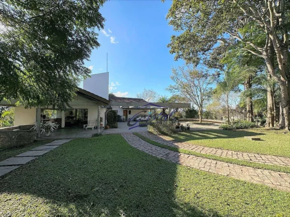 Imagem Casa Térrea com Gourmet, Hóspede, Cocheira, Ateliê e Caseiro.