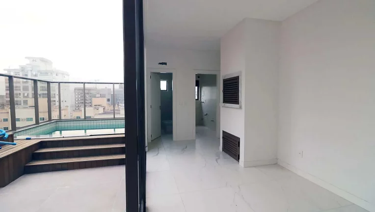 Imagem Cobertura nova com 4 suítes e 03 Vagas na Garagem em - Meia Praia / Itapema