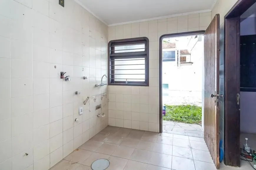 Imagem Casa / 3 Dormitórios / 1 Suíte / 3 Vagas / Churrasqueira / Piscina / Jardim Planalto / Jardim Itu / Porto Alegre / RS