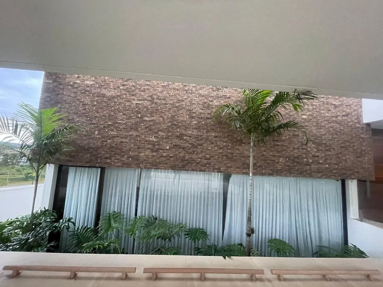 Imagem Casa de Luxo Decorada em Alphaville Nova Esplanada IV ? Vista para a Reserva e Porteira Fechada
