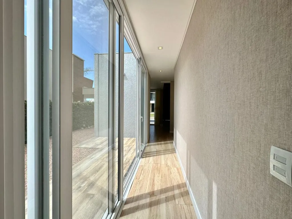 Imagem Casa em Condominio 3 Dormitórios - Bairro --