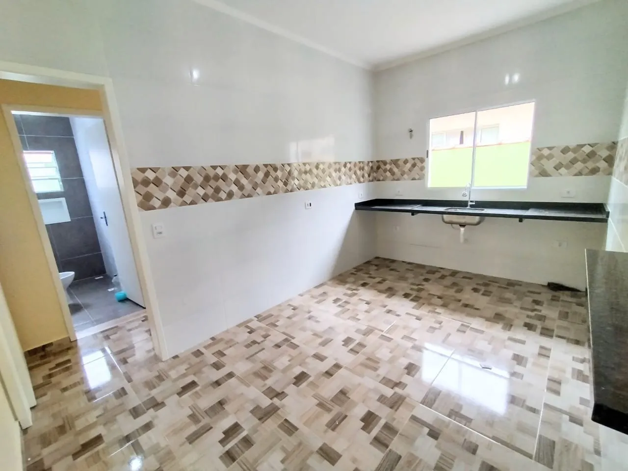 Imagem Casa para Venda em Mongaguá, Itaóca, 2 dormitórios, 1 suíte, 2 banheiros, 2 vagas