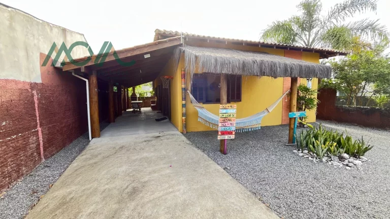 Foto do imóvel Casa à Venda em Itapoá SC, 3 Dormitórios, Próxima à Praia e Comércio Local