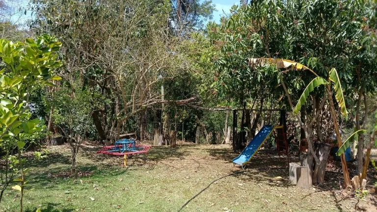 Imagem Chácara à venda em Araçoiaba da Serra-SP, Bairro Cercado, 2 quartos, 1 suíte, 1 sala, 2 banheiros, 6 vagas, 1.100m².