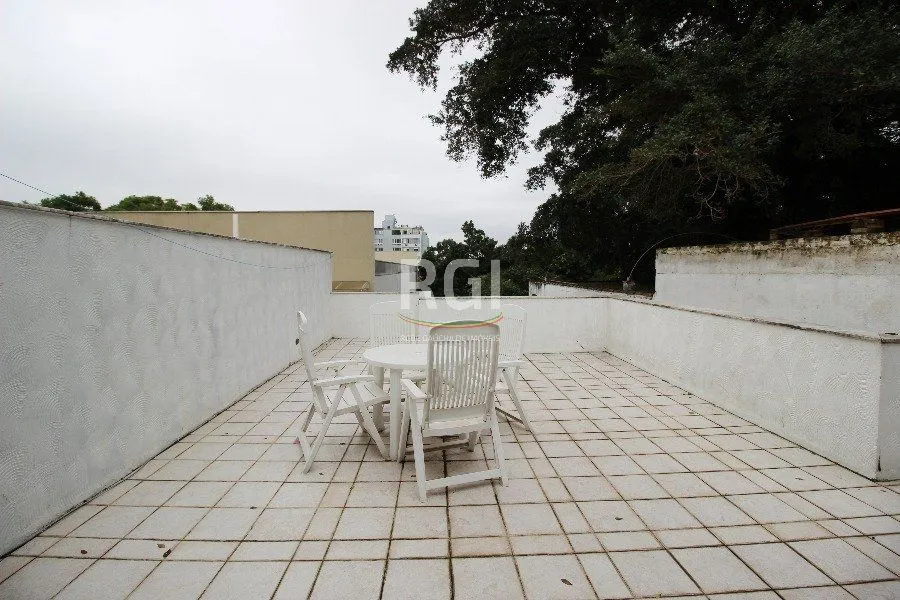 Imagem Casa para Venda - 280m², 3 dormitórios, 2 vagas - Petrópolis