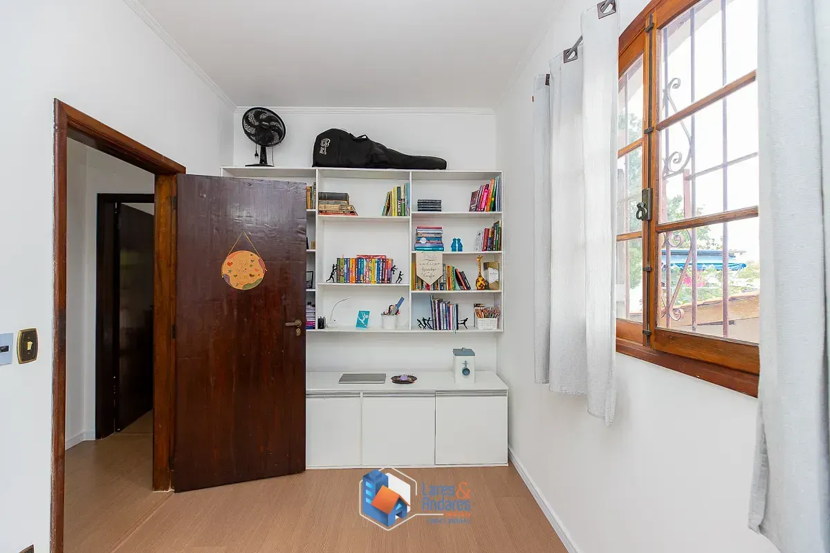 Imagem Sobrado para venda em Jardim Kioto com 7 quartos, sendo 2 suítes, 364m²