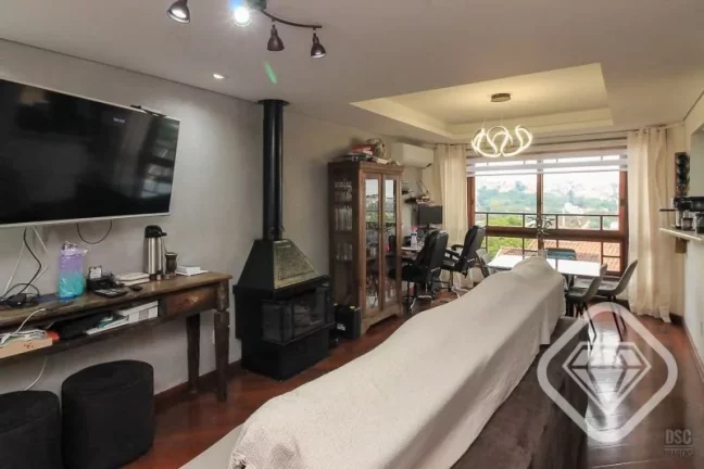 Imagem Casa em condomínio com vista, lareira e piscina - tranquilidade e privacidade na zona sul

A Brilha...