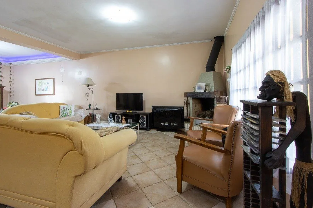 Imagem Casa para Venda - 300m², 3 dormitórios, sendo 1 suites, 4 vagas - Nonoai