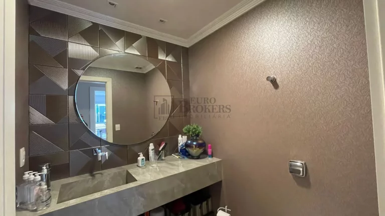 Imagem Apartamento diferenciado com 4 suítes, piscina e quadra esportiva no Av. Brasil