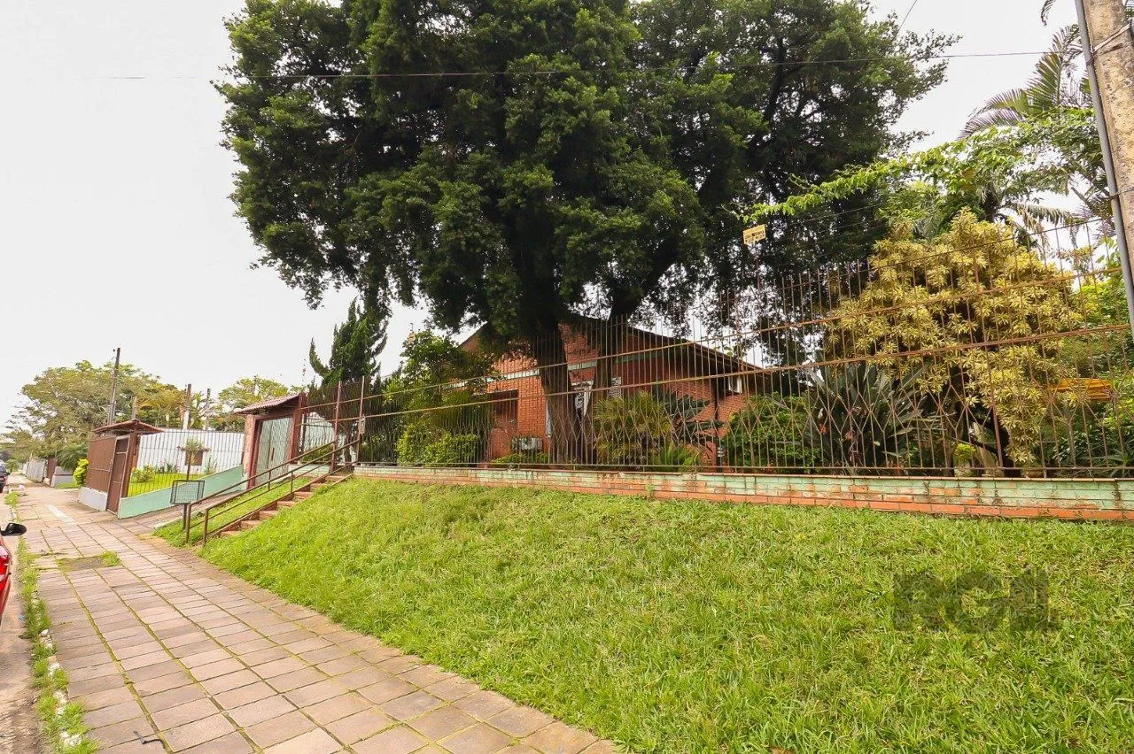 Imagem Terreno com 1353 m² no centro de Esteio / RS.