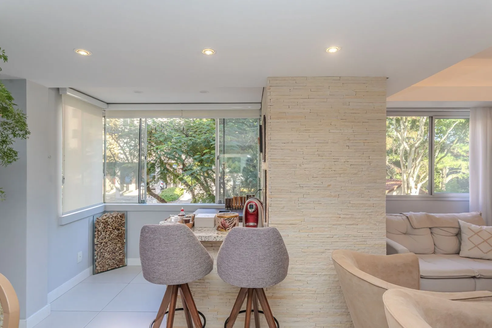 Imagem Apartamento diferenciado no bairro Nonoai de 3 dormitórios 2 vagas e infra