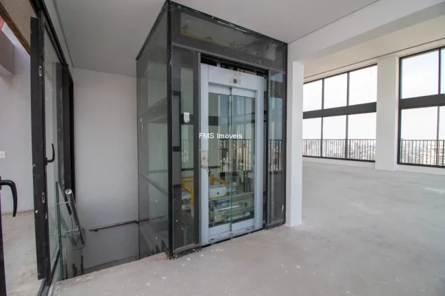 Imagem Cobertura em Moema, com 7 vagas e 548,29 m²