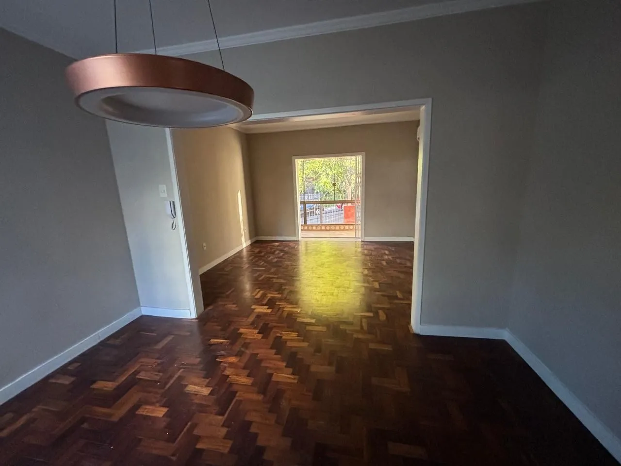 Imagem vende apto de dois quartos próximo ao parcão