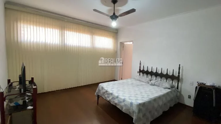 Imagem Casa com 3 dormitórios e suíte no bairro Fabrício em Uberaba