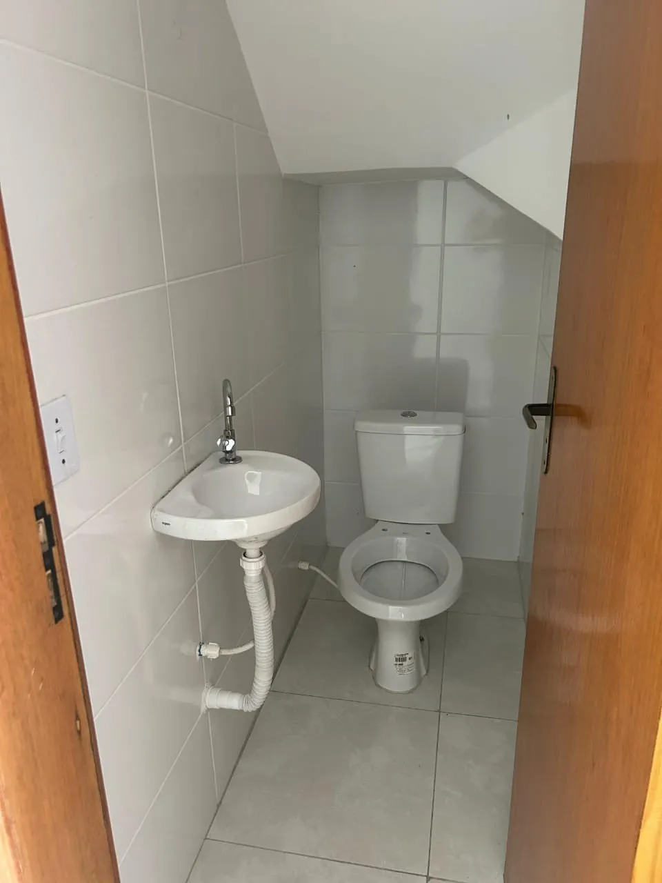 Imagem Sobrado Frontal para Locação na Cidade Líder - Excelente Custo-Benefício