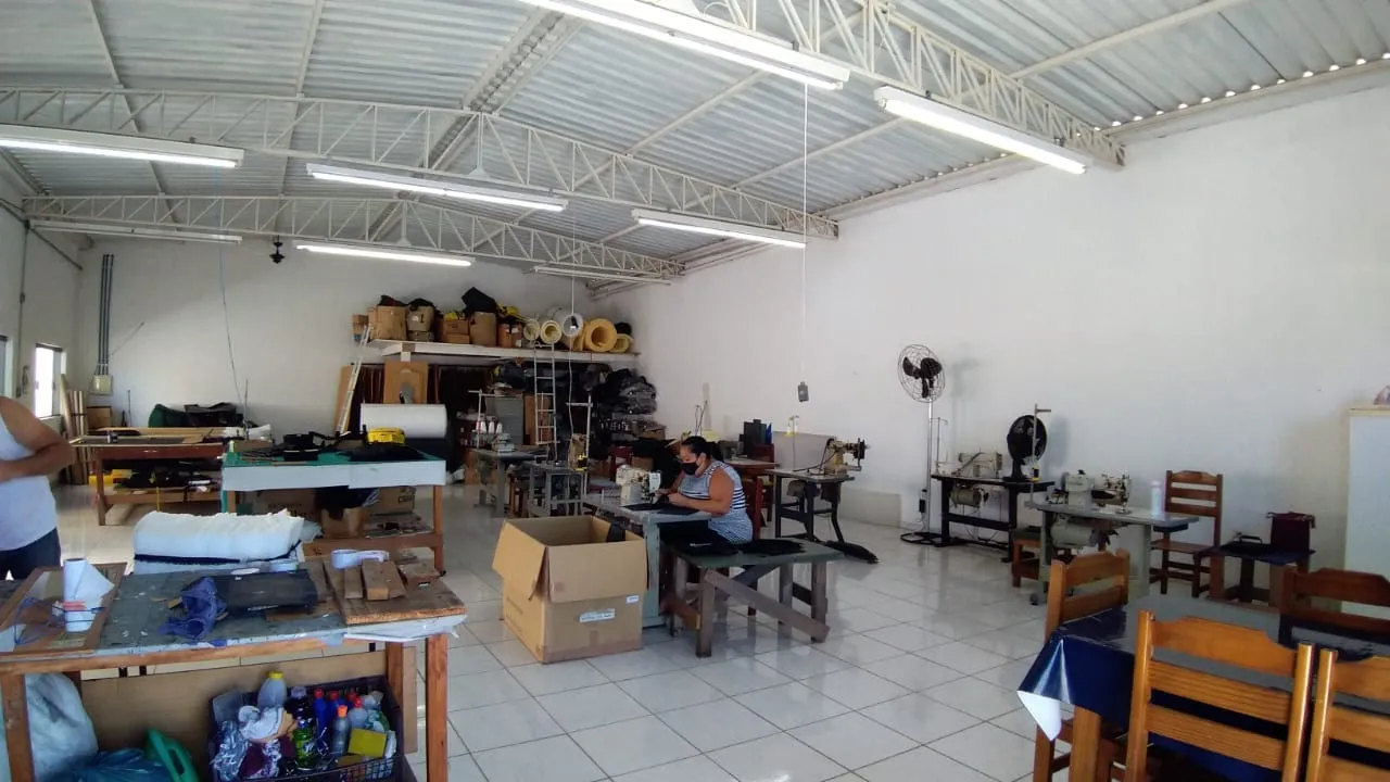 Imagem Sobrado comercial à venda em Sorocaba-SP, Jardim Nova Manchester: 3 salas, 5 banheiros, 3 vagas, 550m². Confira já!