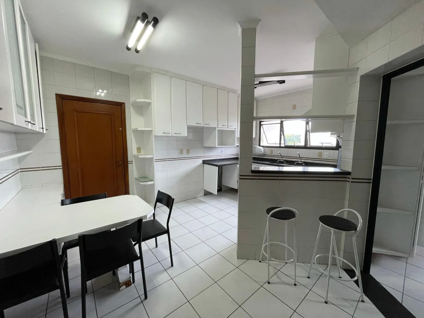 Imagem Apartamento à venda 3 Quartos, 1 Suite, 2 Vagas, 187M², Centro, Taubaté - SP | Condomínio Village Residence