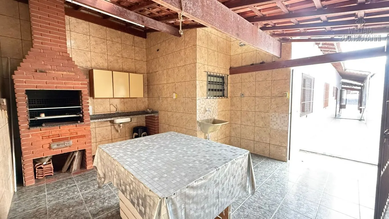 Imagem Casa c/ Suíte, 2 Vagas e Excelente Localização na Ocian