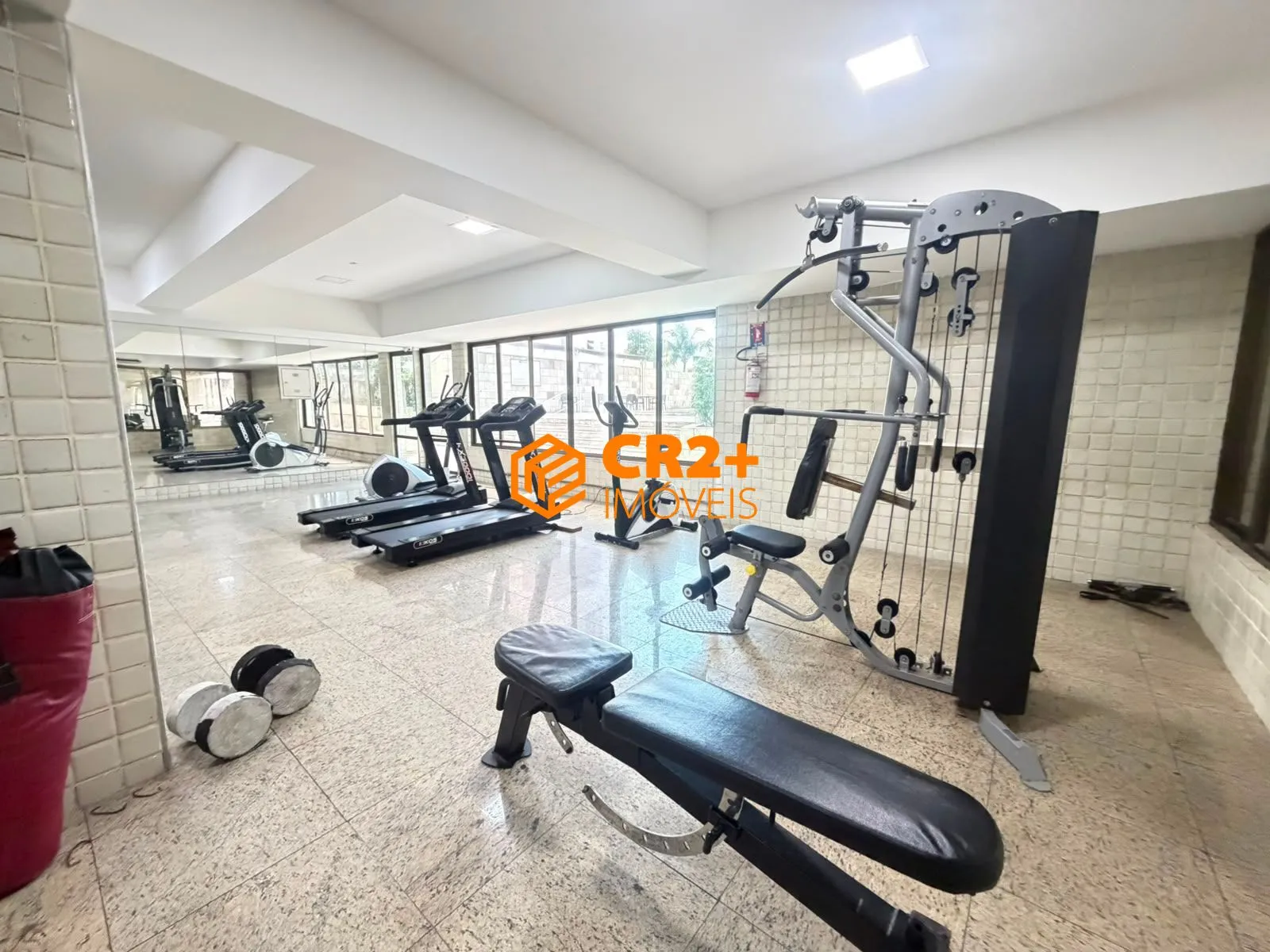 Imagem Vendo excelente apartamento beira mar de Candeias com 3 quartos e 2 vagas de gar