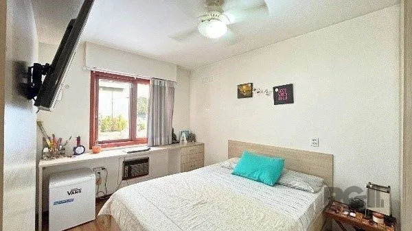 Imagem Apartamento com 3 Dormitórios, Suíte e Sacada e 1 vaga - 115m² - Petrópolis