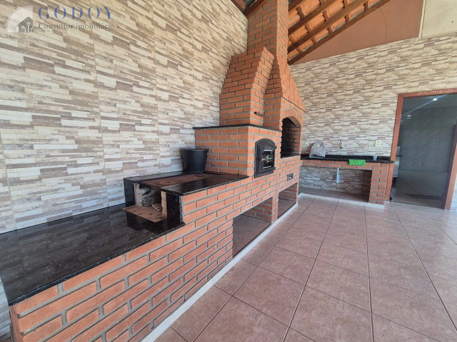 Imagem Chácara à Venda no Mandu - Ampla, Completa e com Excelente Área de Lazer