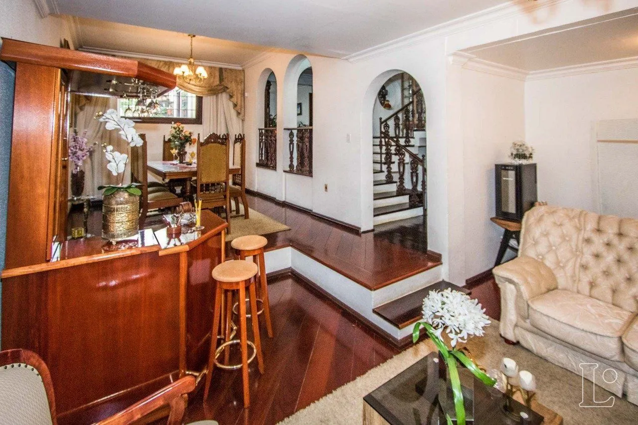 Imagem Casa para Venda - 485m², 4 dormitórios, sendo 1 suites, 3 vagas - Cristal