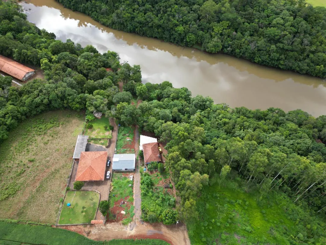 Imagem Casa mobiliada frente para água com churrasqueira e pomar em Boa Vista da Aparecida
