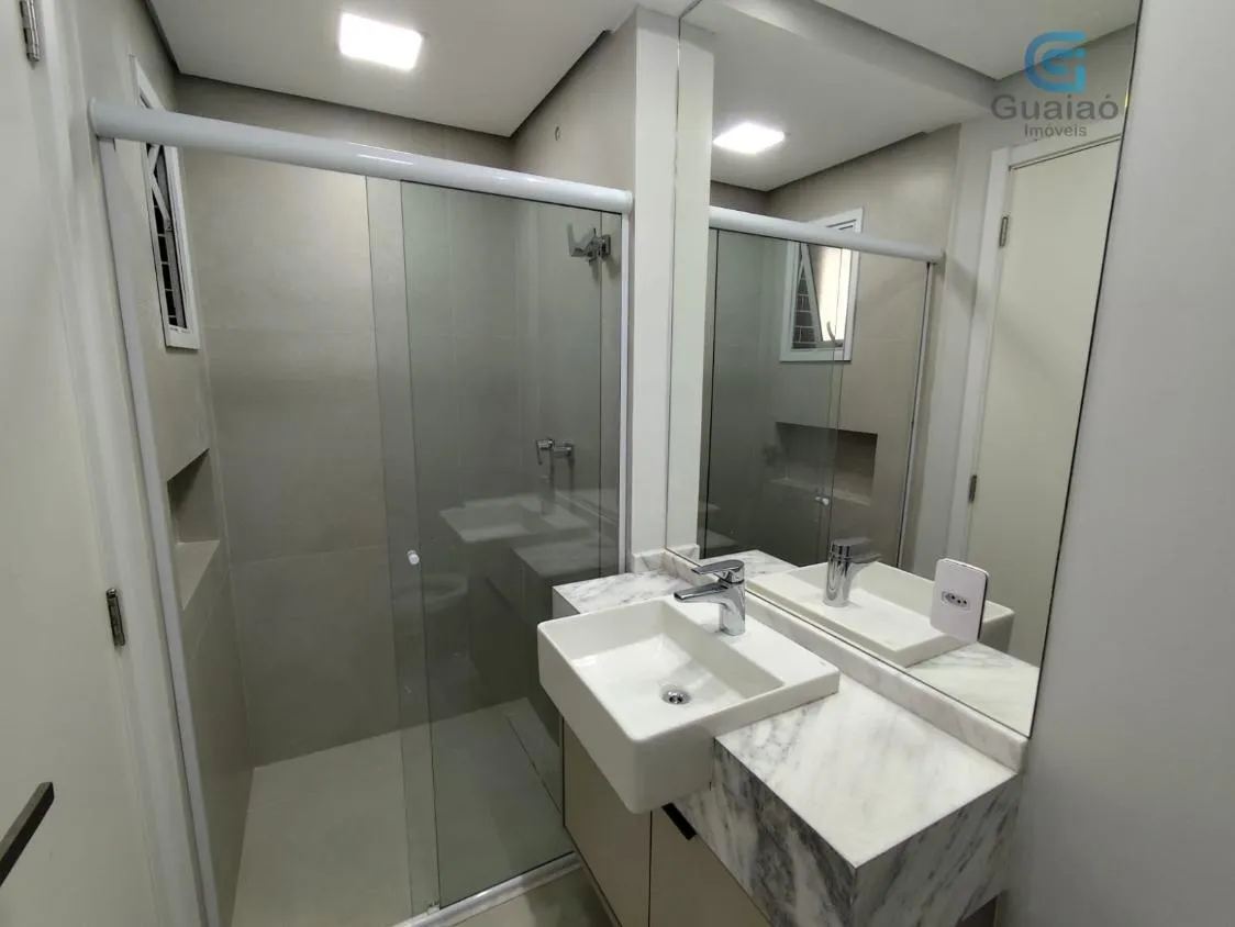 Imagem Vendo Apartamento Reformado, 02 suítes, 01 vaga garagem demarcada p/ carro elétrico, Lazer Completo, 50 metros da praia, Aparecida, Santos/SP