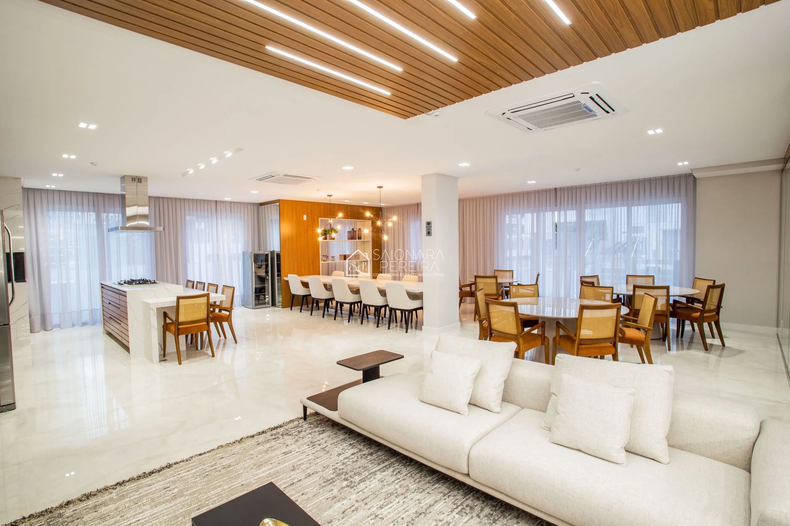 Imagem LOCAÇÃO - Apartamento com 3 dormitórios para locação no Centro de Florianópolis