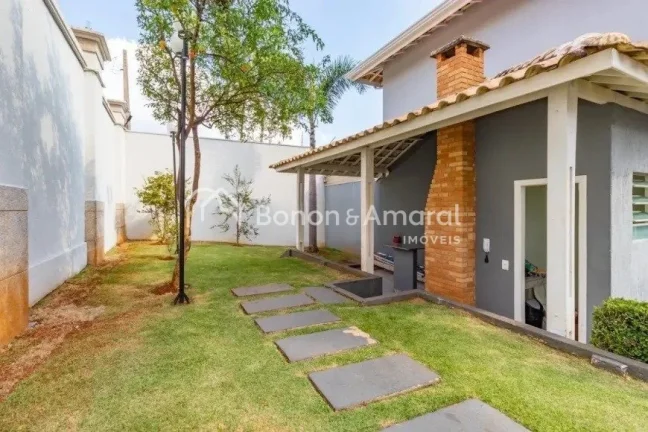 Imagem Charmosa casa localizado em uma das regiões mais valorizadas de Campinas.

O imóvel possui 3 dormi...