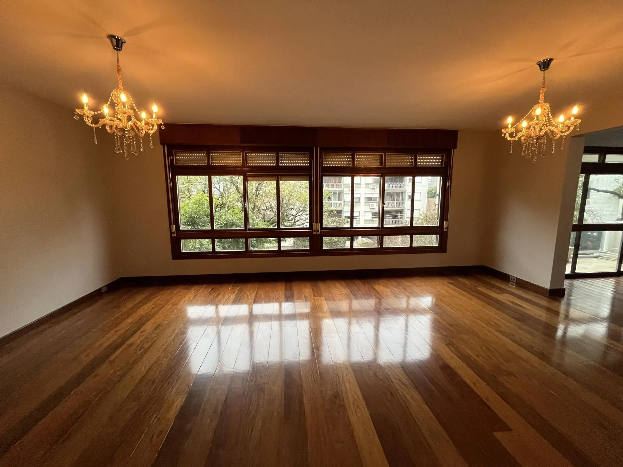 Imagem Apartamento de 3 quartos, suíte e 2 vagas de garagem no bairro Farroupilha POA