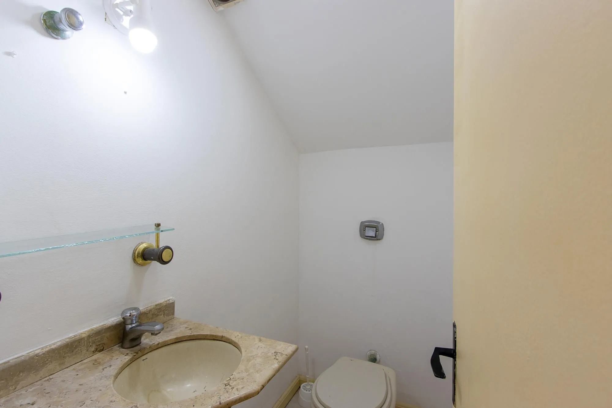 Imagem Casa em condomínio, 3 dormitórios (1 suite) 2 vagas - Jardim Isabel