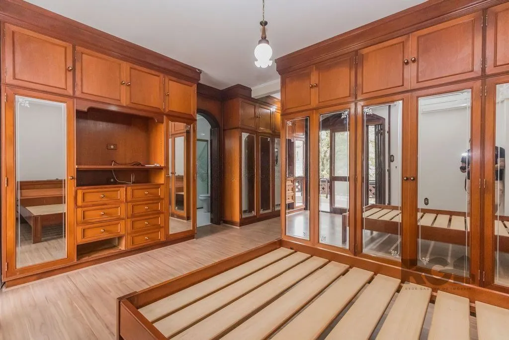 Imagem Casa com 287m², 5 dormitórios, piscina, 4 vagas no bairro Jardim Itu
