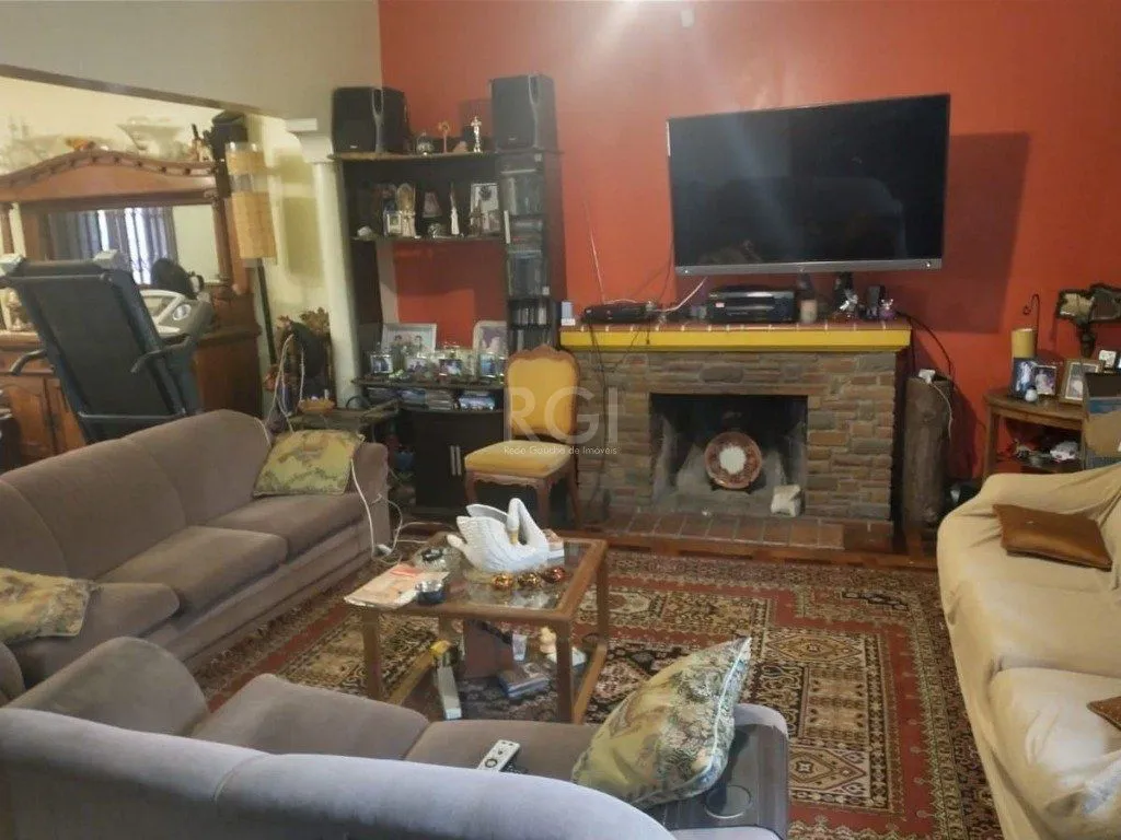 Imagem Casa para Venda - 220m², 3 dormitórios, 4 vagas - Teresópolis