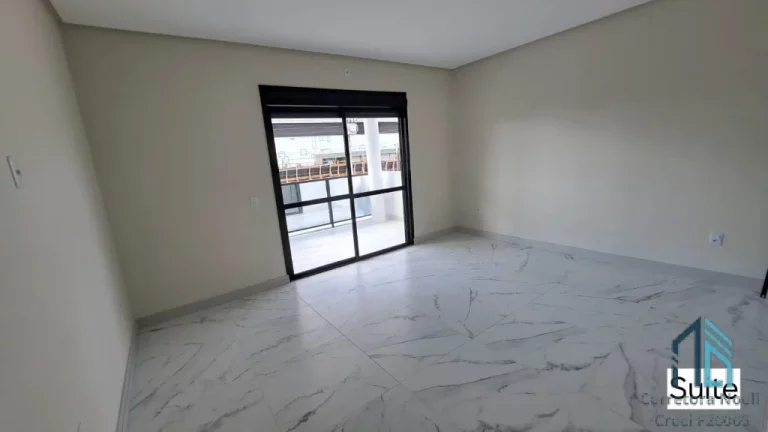 Imagem Sobrado novo com amplo terreno, 03 quartos c/suíte, no centro Canasvieiras em Florianópolis SC
