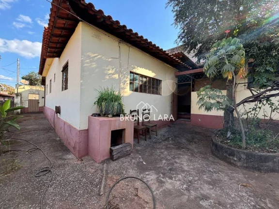 Imagem Casa à venda no Centro - Igarapé/MG.