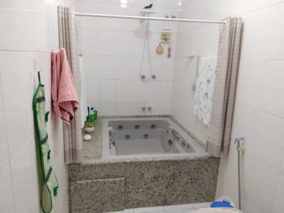 Imagem Casa em área nobre, 3 dormitórios com 1 suíte.