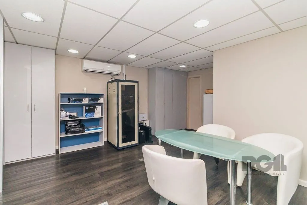 Imagem Excelente sala comercial de 140m² no centro.
