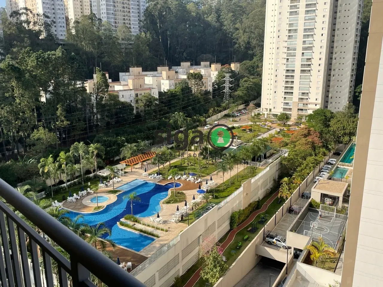 Imagem Apartamento mobiliado com uma vaga de garagem ao lado da linha lilás