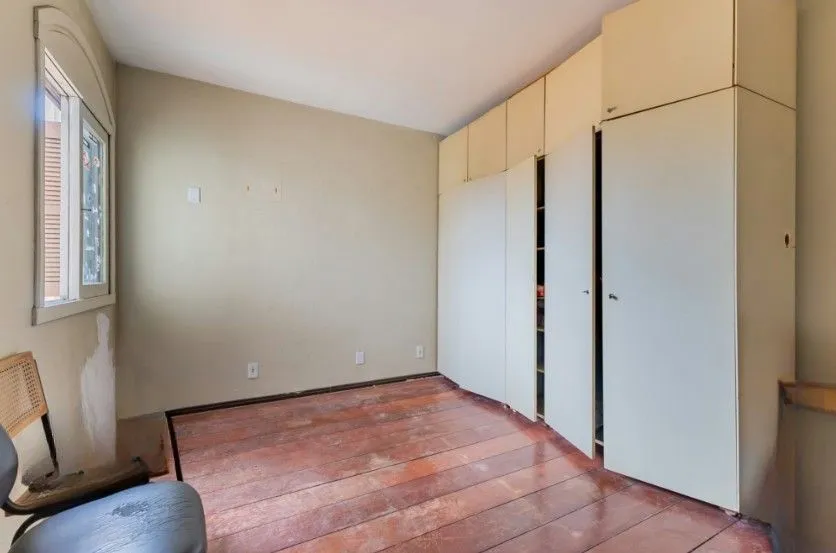Imagem Casa com pátio e churrasqueira em frente à praça - Jardim Sabará