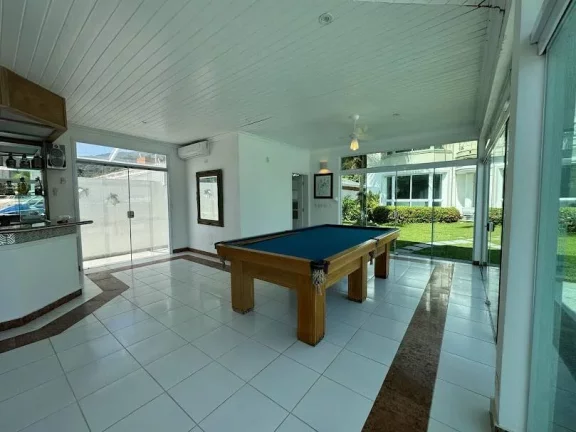 Imagem Casa cinematográfica em Condomínio Náutico