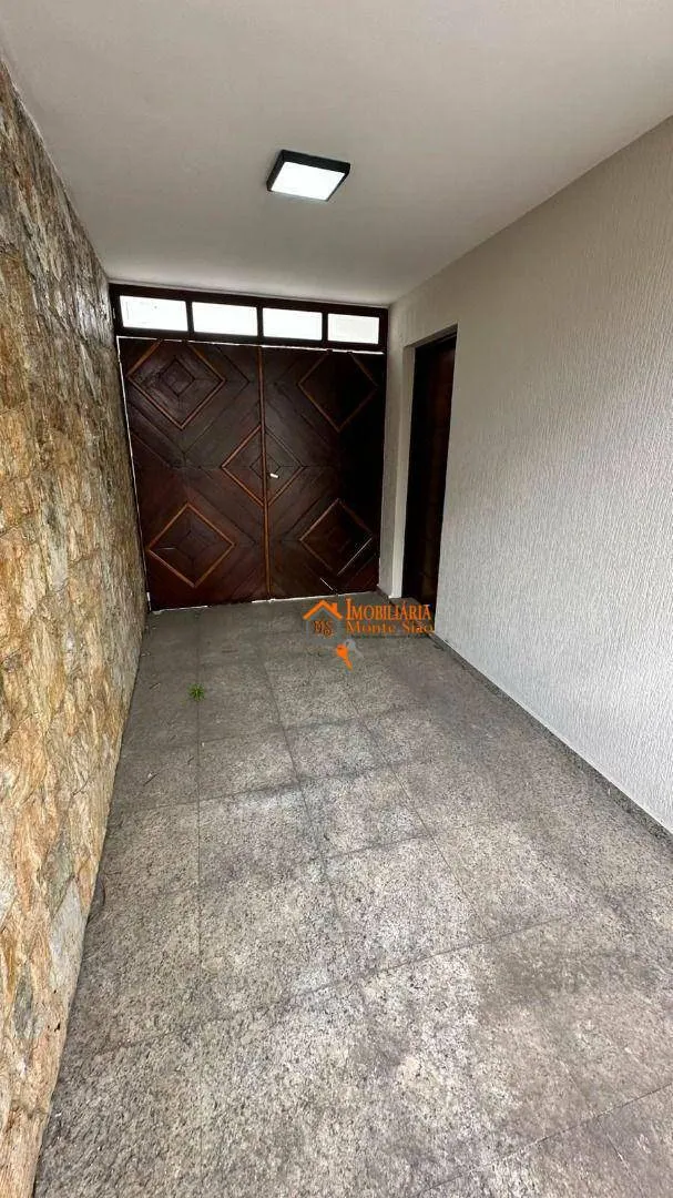 Imagem Casa Sobreposta com Piscina em Localização Privilegiada | 390 m² de Terreno