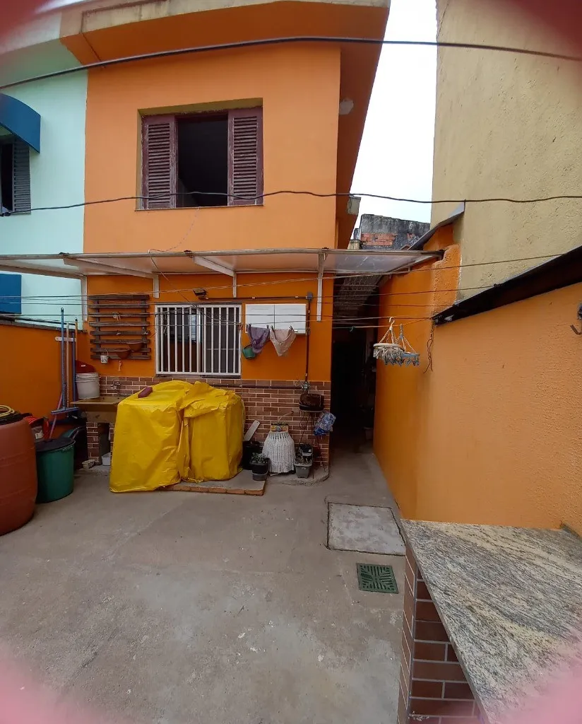 Imagem Oportunidade Imperdível: Casa à Venda na Vila Bela Vista, Santo André-SP com 4 quartos, 2 banheiros e 2 vagas de garagem